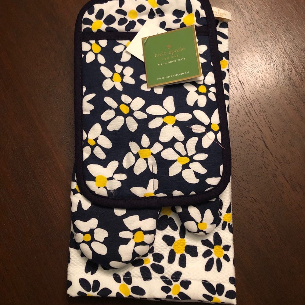Kate Spade 3 pc set Towel/Oven Mitt/Hot Pad